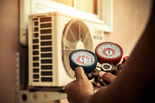 Professional Ac Installation technician working in Primm Springs, TN